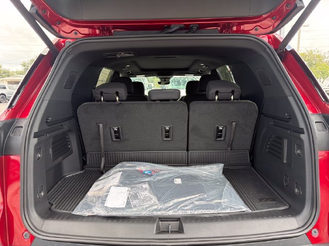 New 2027 Chevrolet Traverse LT w/ Sun and Wheel Package FWD image 11