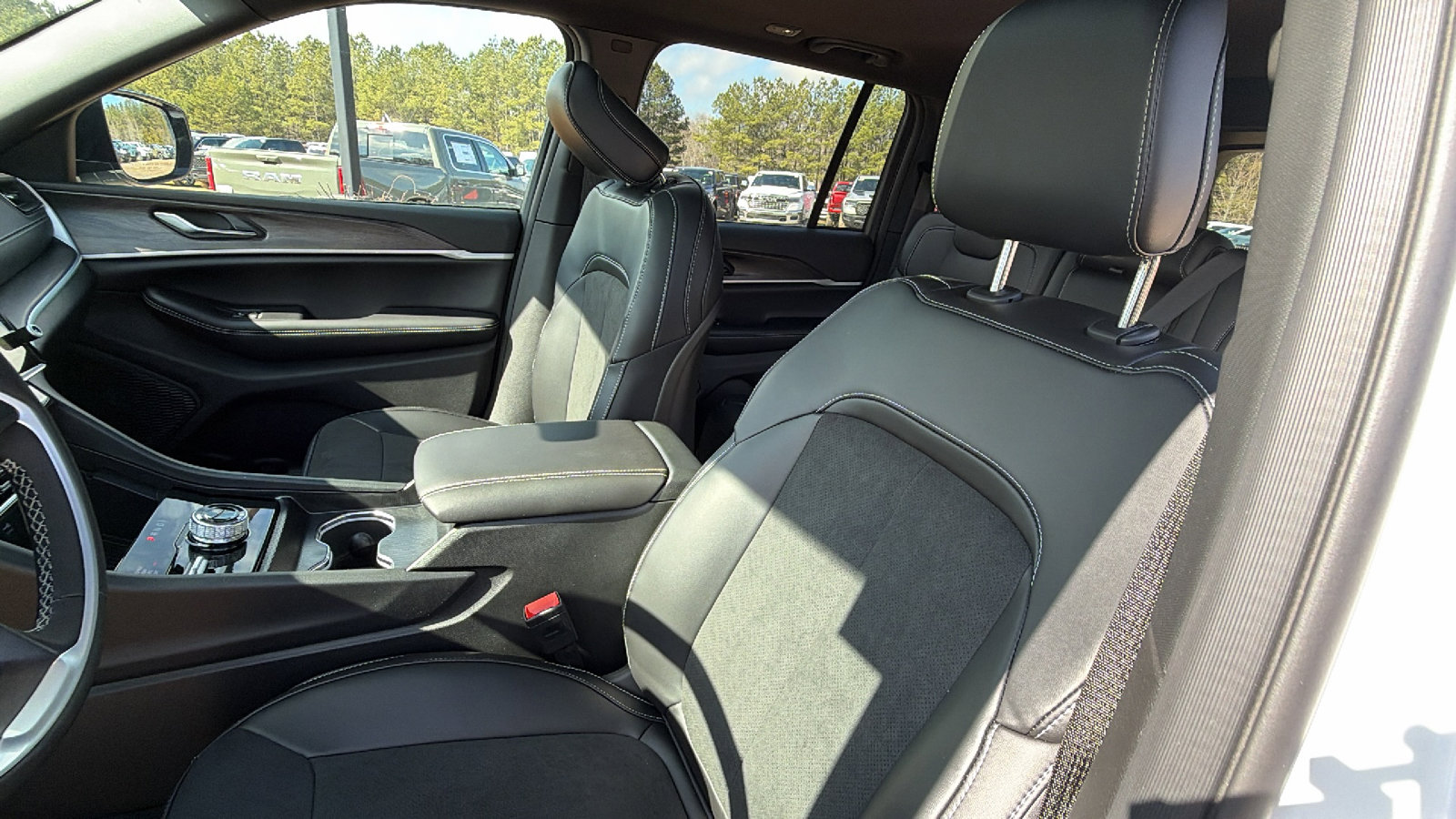 New 2026 Jeep Grand Cherokee Altitude AWD/4WD image 17
