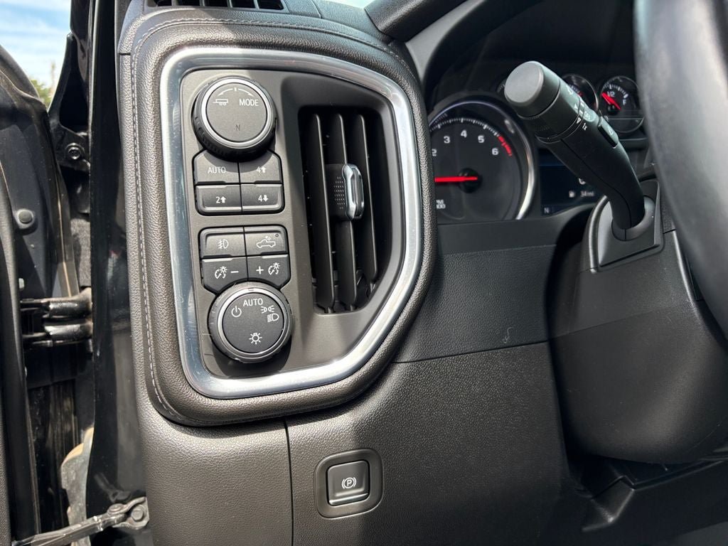 Used 2022 Chevrolet Silverado 1500 LT Trail Boss AWD/4WD image 19