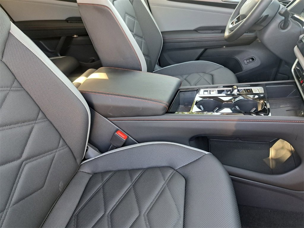 Used 2025 Volkswagen Atlas Peak Edition SE image 20