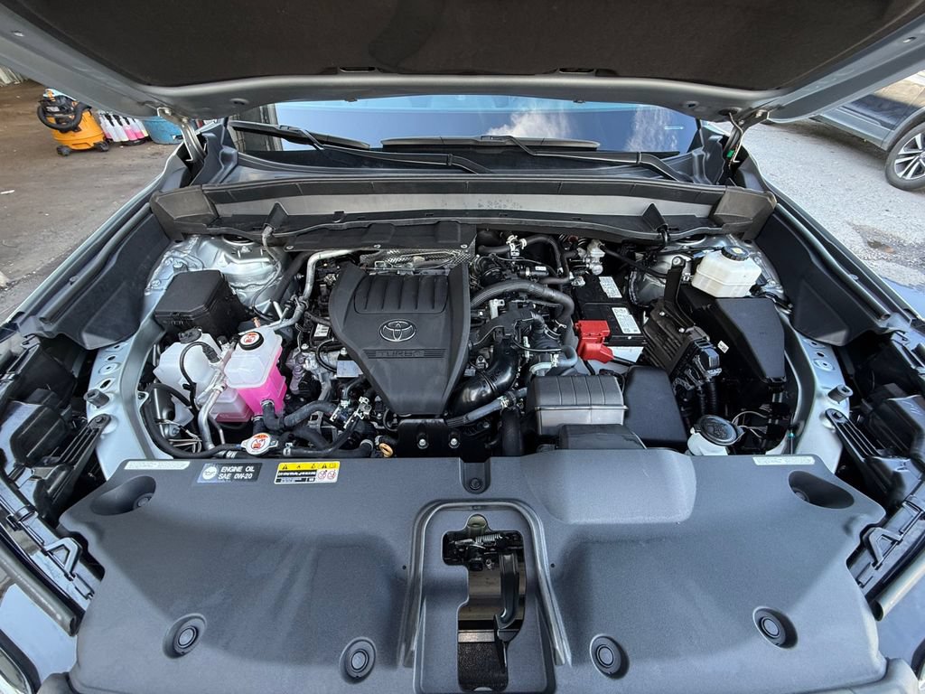Used 2025 Toyota Grand Highlander AWD image 26