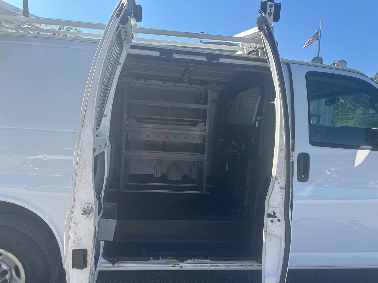 Used 2018 Chevrolet Express 2500 w/ Driver Convenience Package image 16