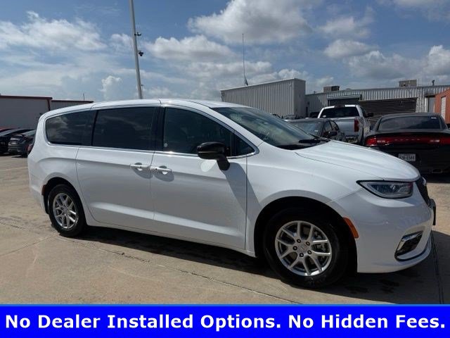Used 2026 Chrysler Pacifica Select FWD image 2