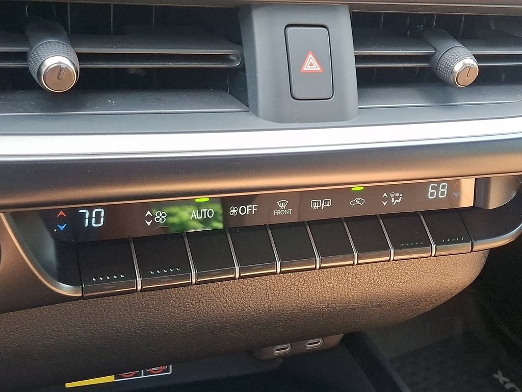 Used 2024 Lexus UX 250h AWD w/ Premium Package image 18