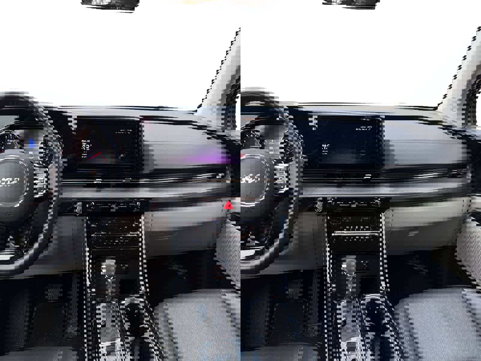 Used 2024 Kia Carnival EX image 11