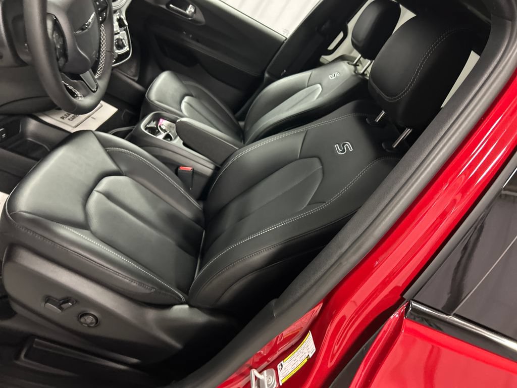 New 2026 Chrysler Pacifica Select w/ S Appearance Package FWD image 10