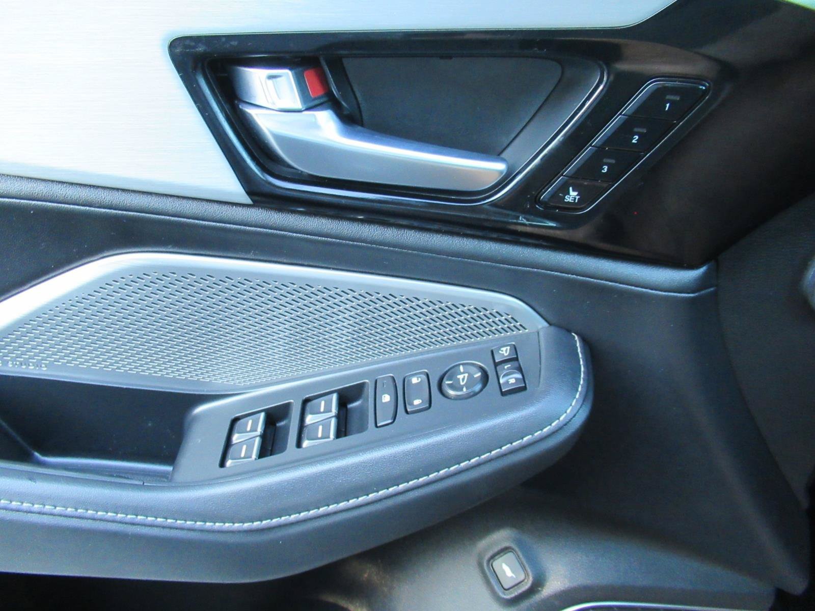 Used 2024 Acura MDX w/ Technology Package FWD image 22
