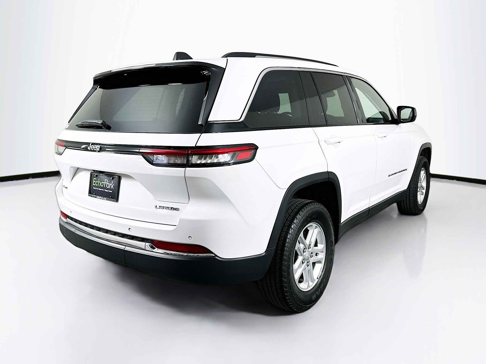 Used 2023 Jeep Grand Cherokee Laredo w/ Luxury Tech Group I AWD/4WD image 9