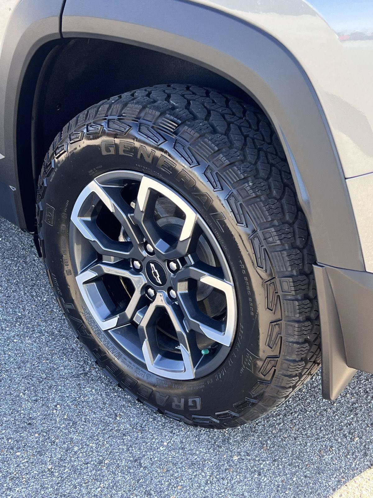 Used 2026 Chevrolet Equinox ACTIV FWD image 39