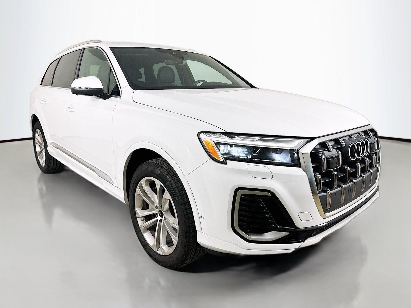 Certified 2025 Audi Q7 2.0T Premium AWD/4WD image 3