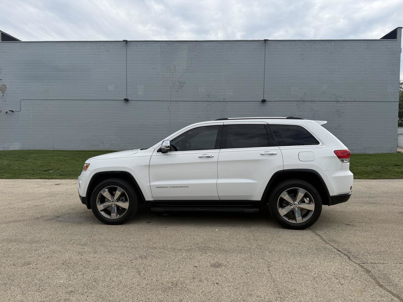 Used 2016 Jeep Grand Cherokee Limited AWD/4WD image 4