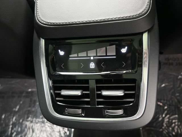 Used 2024 Volvo XC90 B5 Plus image 33