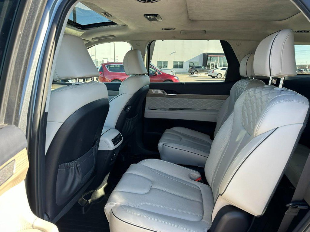 Used 2022 Hyundai Palisade Calligraphy image 11
