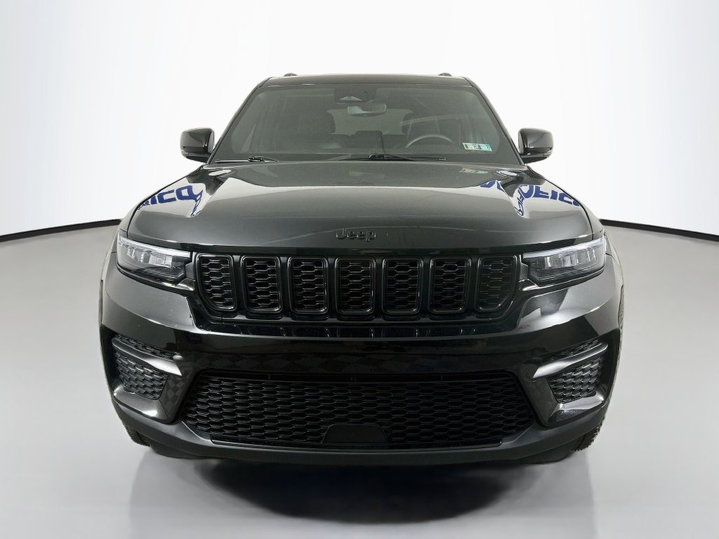 Used 2024 Jeep Grand Cherokee Altitude AWD/4WD image 3
