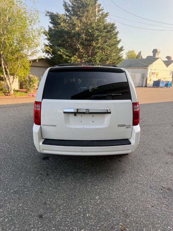 Used 2010 Dodge Grand Caravan SXT FWD image 5