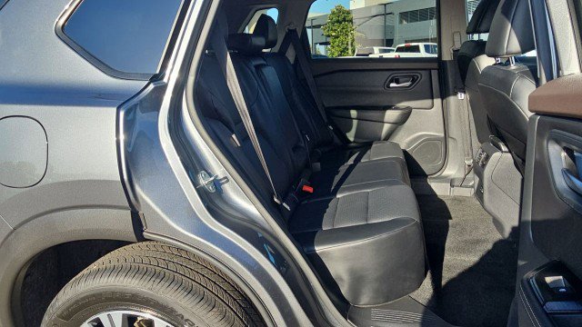 Used 2023 Nissan Rogue SV w/ SV Premium B Package FWD image 27