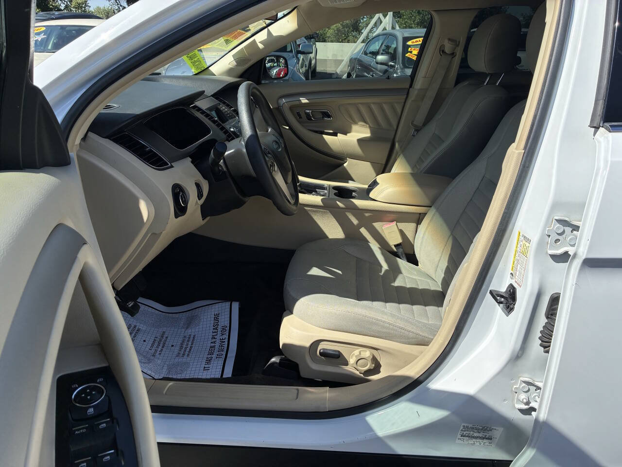 Used 2014 Ford Taurus SE FWD image 3