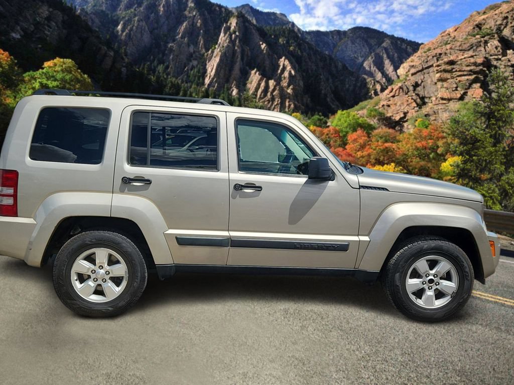 Used 2010 Jeep Liberty Sport w/ Popular Equipment Group AWD/4WD image 2