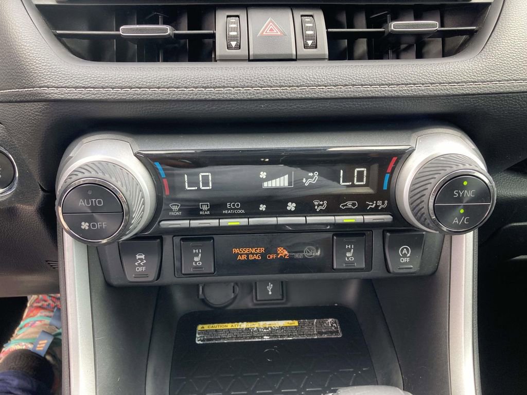 Used 2021 Toyota RAV4 XLE Premium image 25