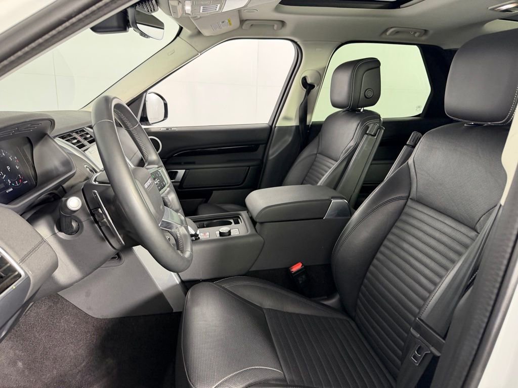 Used 2024 Land Rover Discovery S image 22