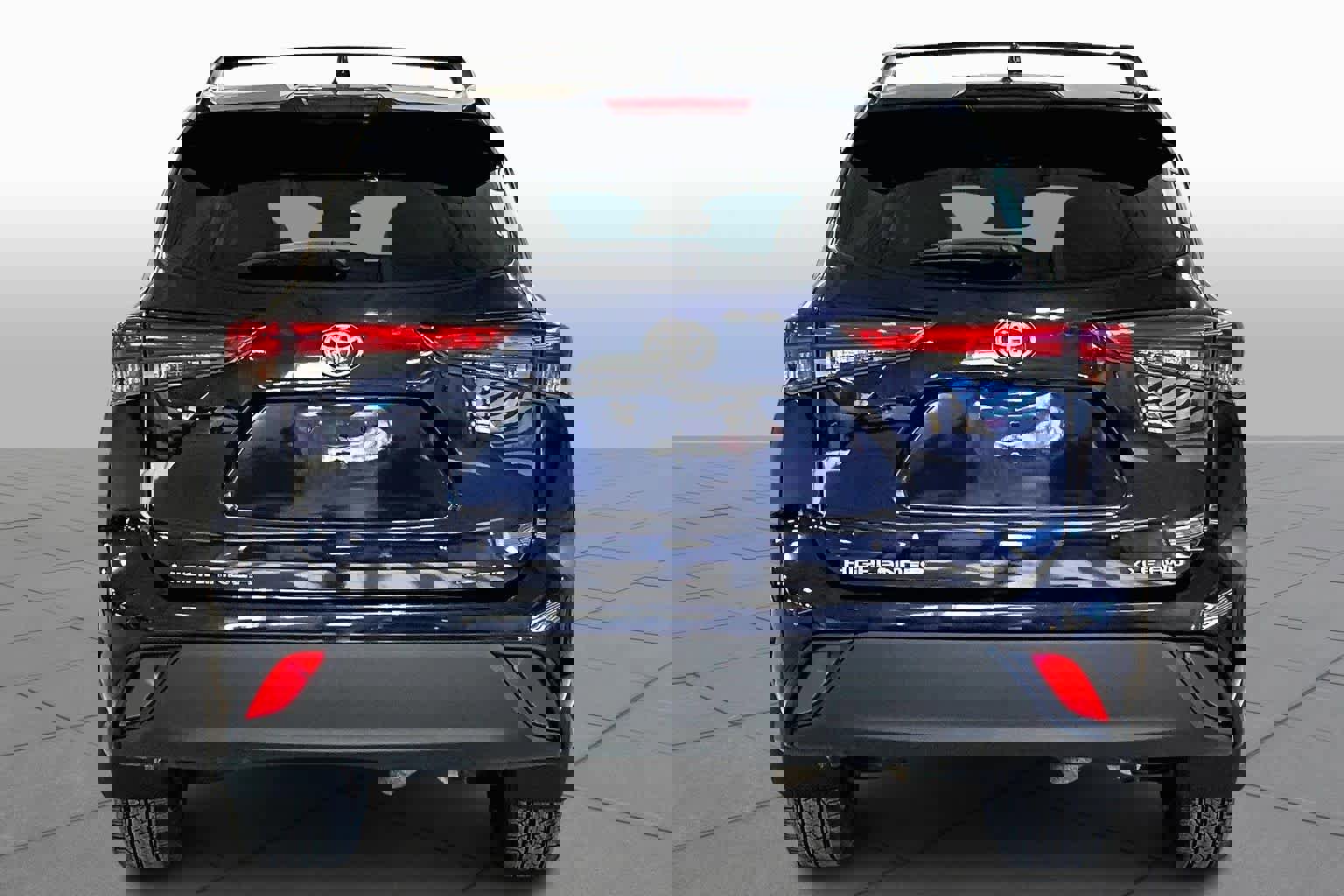 Used 2021 Toyota Highlander XLE image 5