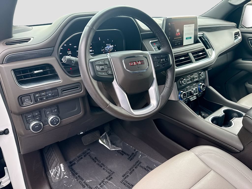 Used 2023 GMC Yukon SLT w/ SLT Premium Package AWD/4WD image 11