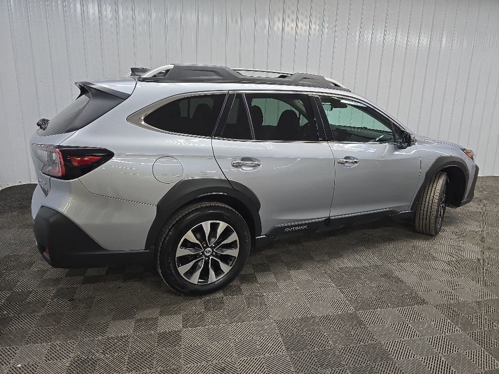 Used 2023 Subaru Outback Touring XT AWD/4WD image 3