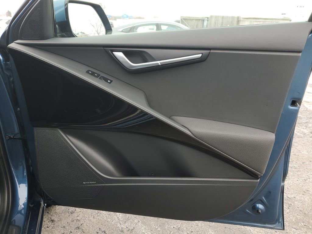 Used 2023 Kia Niro SX Touring image 42