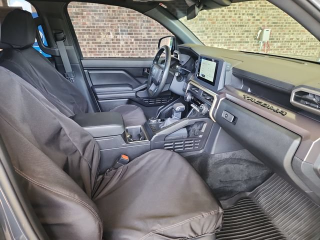 Used 2025 Toyota Tacoma SR5 AWD/4WD image 12