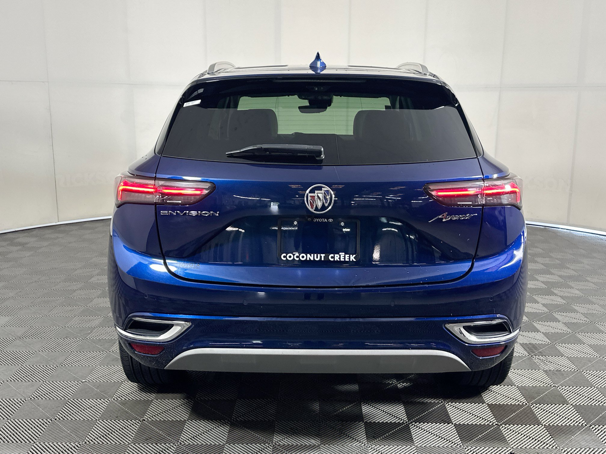 Used 2023 Buick Envision Avenir FWD image 4