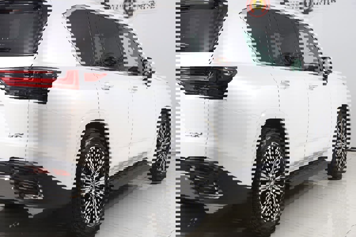 Used 2025 Lexus LX 600 4WD w/ Luxury Package image 53