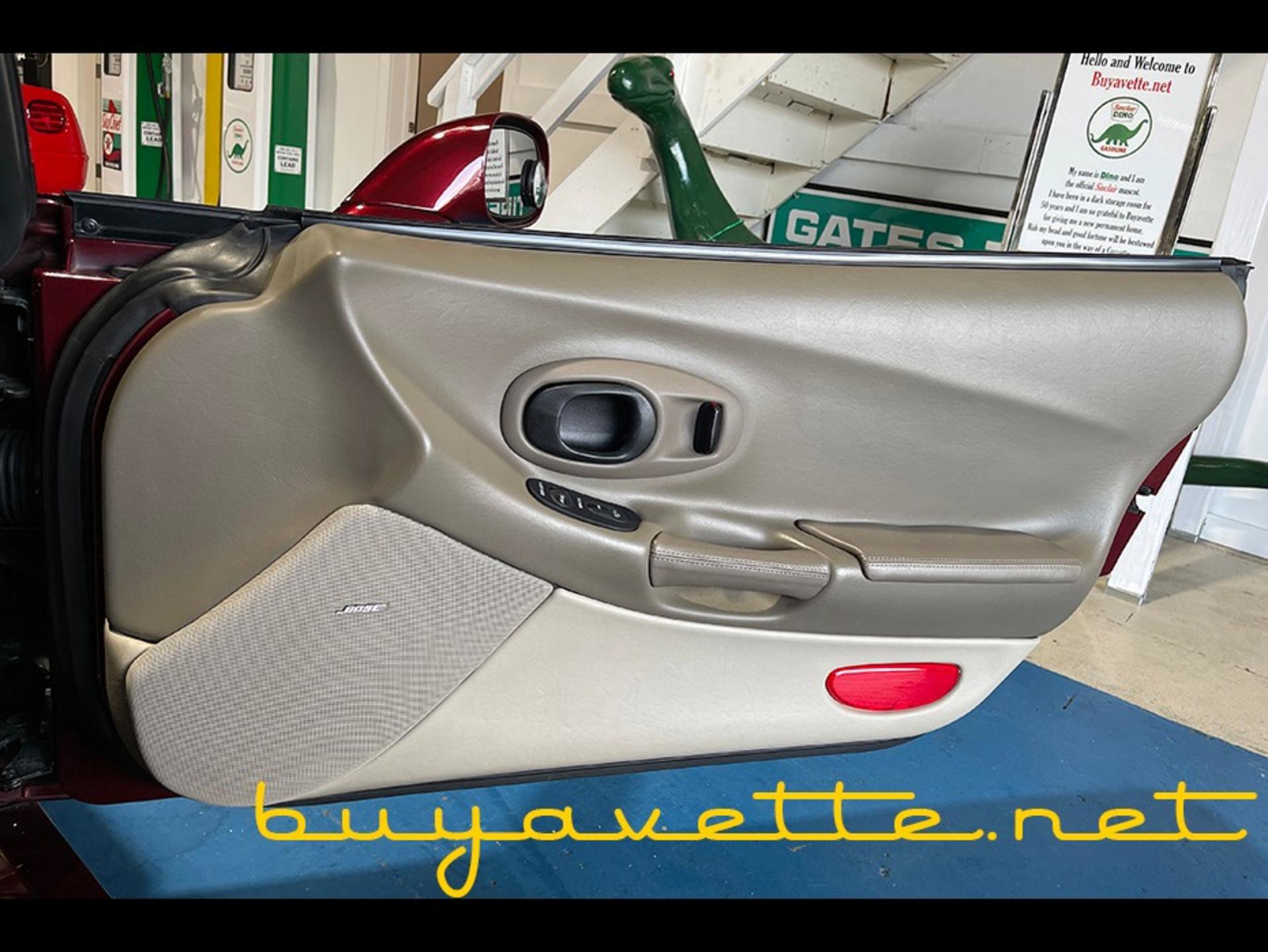 Used 2003 Chevrolet Corvette Coupe w/ Preferred Equipment Group RWD image 23