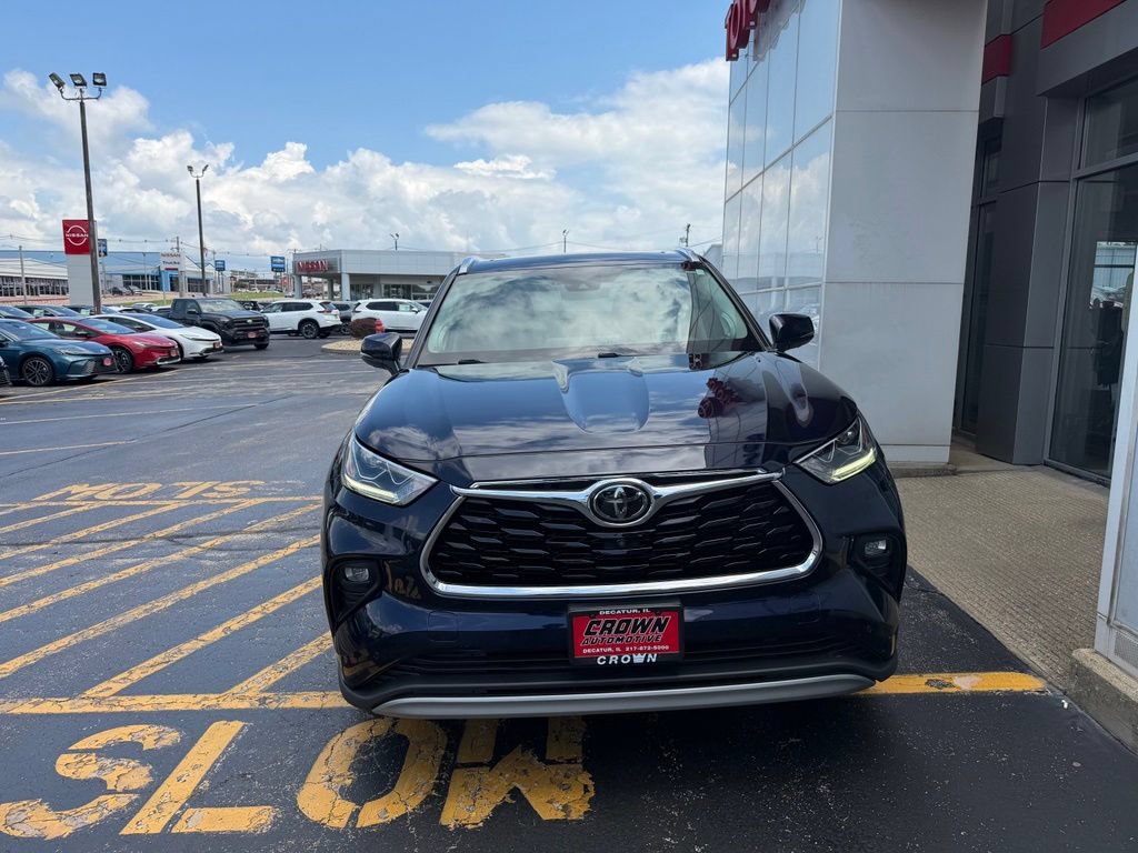 Used 2020 Toyota Highlander Platinum AWD/4WD image 2