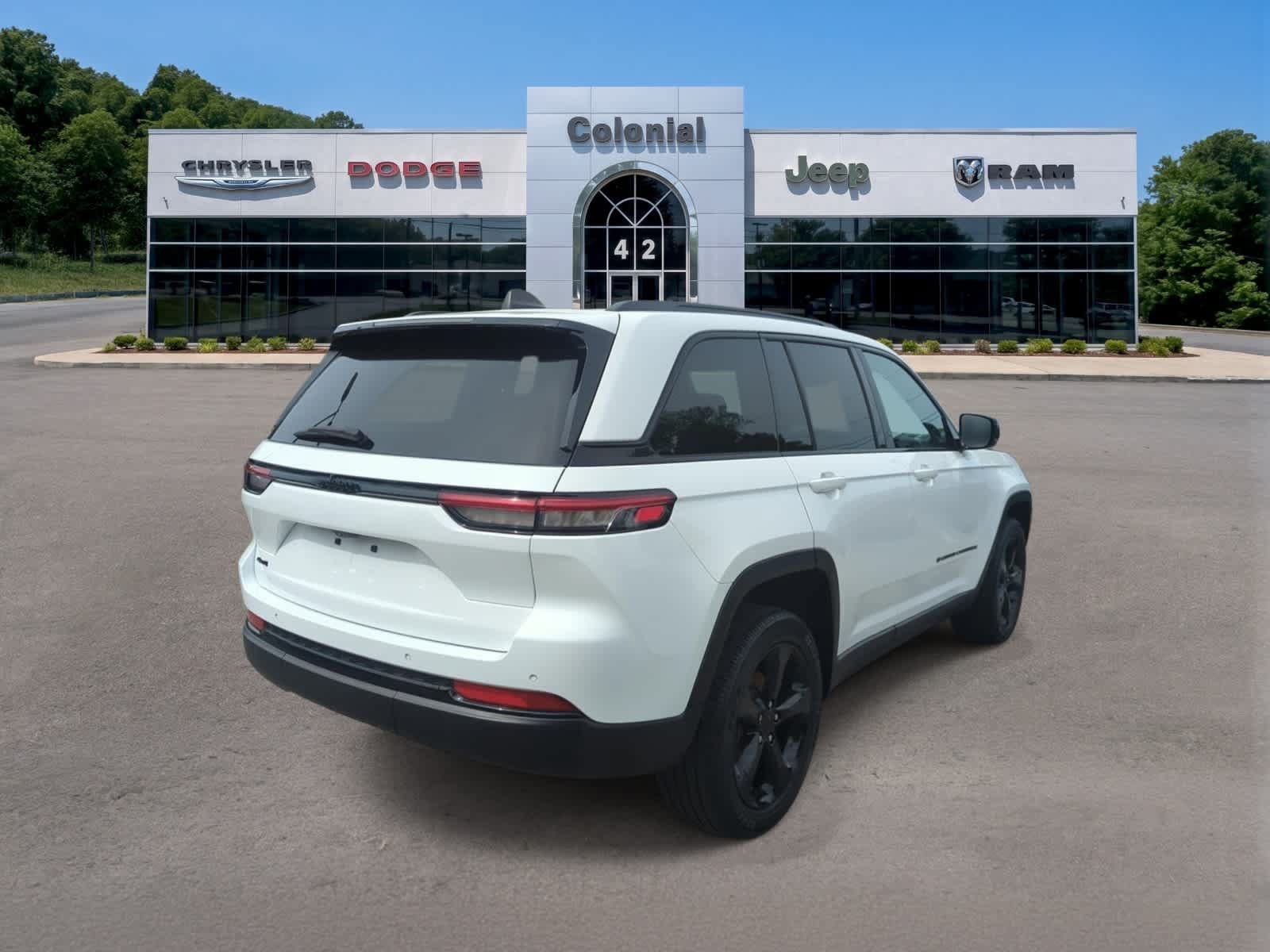 Used 2023 Jeep Grand Cherokee Altitude AWD/4WD image 6