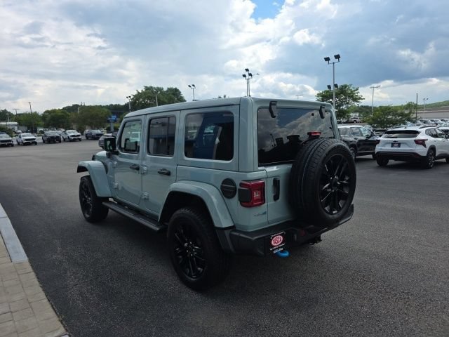 Used 2024 Jeep Wrangler Unlimited Sahara w/ Safety Group AWD/4WD image 4