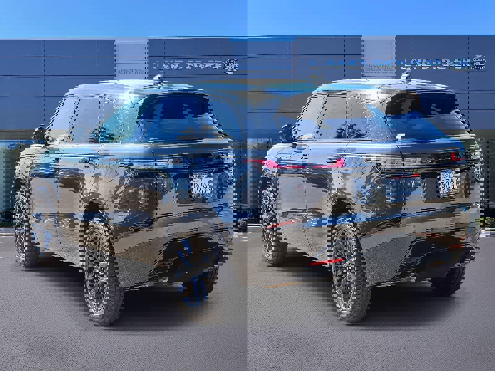 Used 2025 Land Rover Range Rover Velar Dynamic SE AWD/4WD image 6