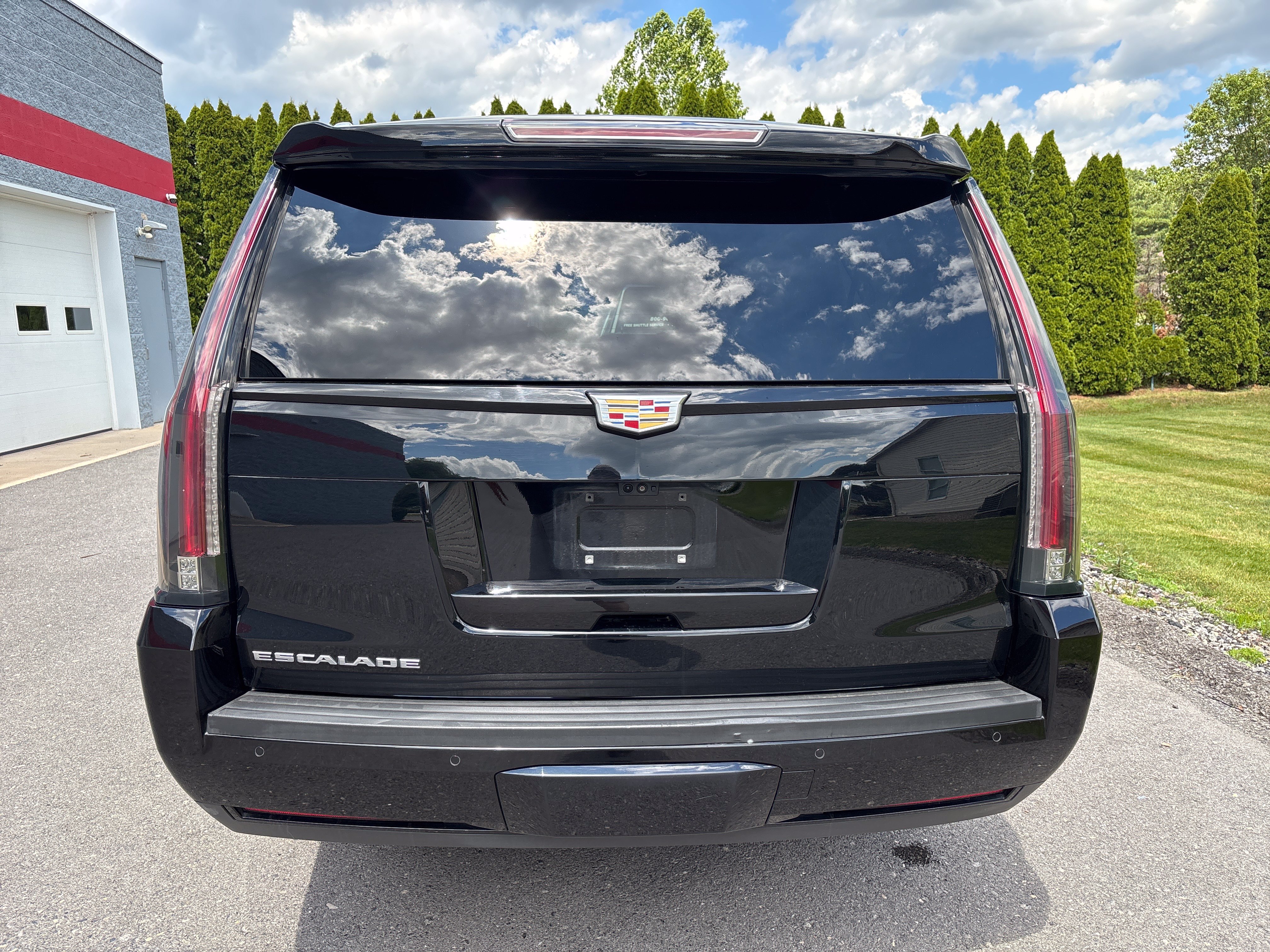 Used 2019 Cadillac Escalade ESV Luxury w/ Escalade Sport Edition AWD/4WD video 4