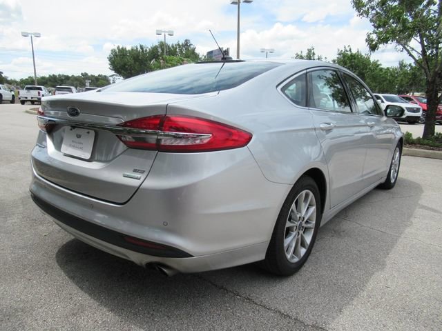 Used 2017 Ford Fusion SE w/ Fusion SE Technology Package FWD image 6