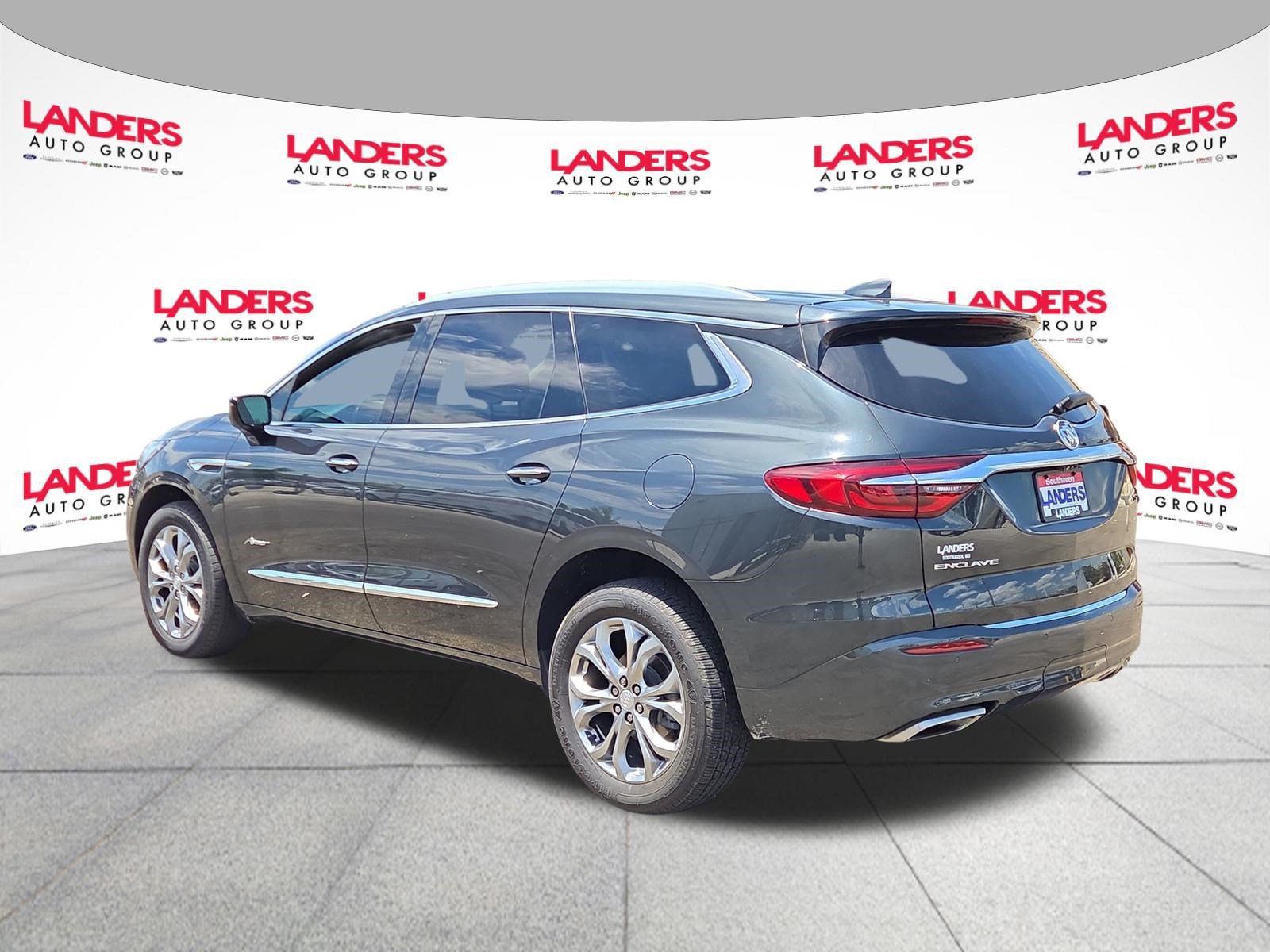 Used 2021 Buick Enclave Avenir w/ Avenir Technology Package FWD image 5