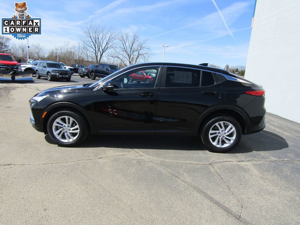 Used 2025 Buick Envista Preferred w/ Convenience I Package image 2