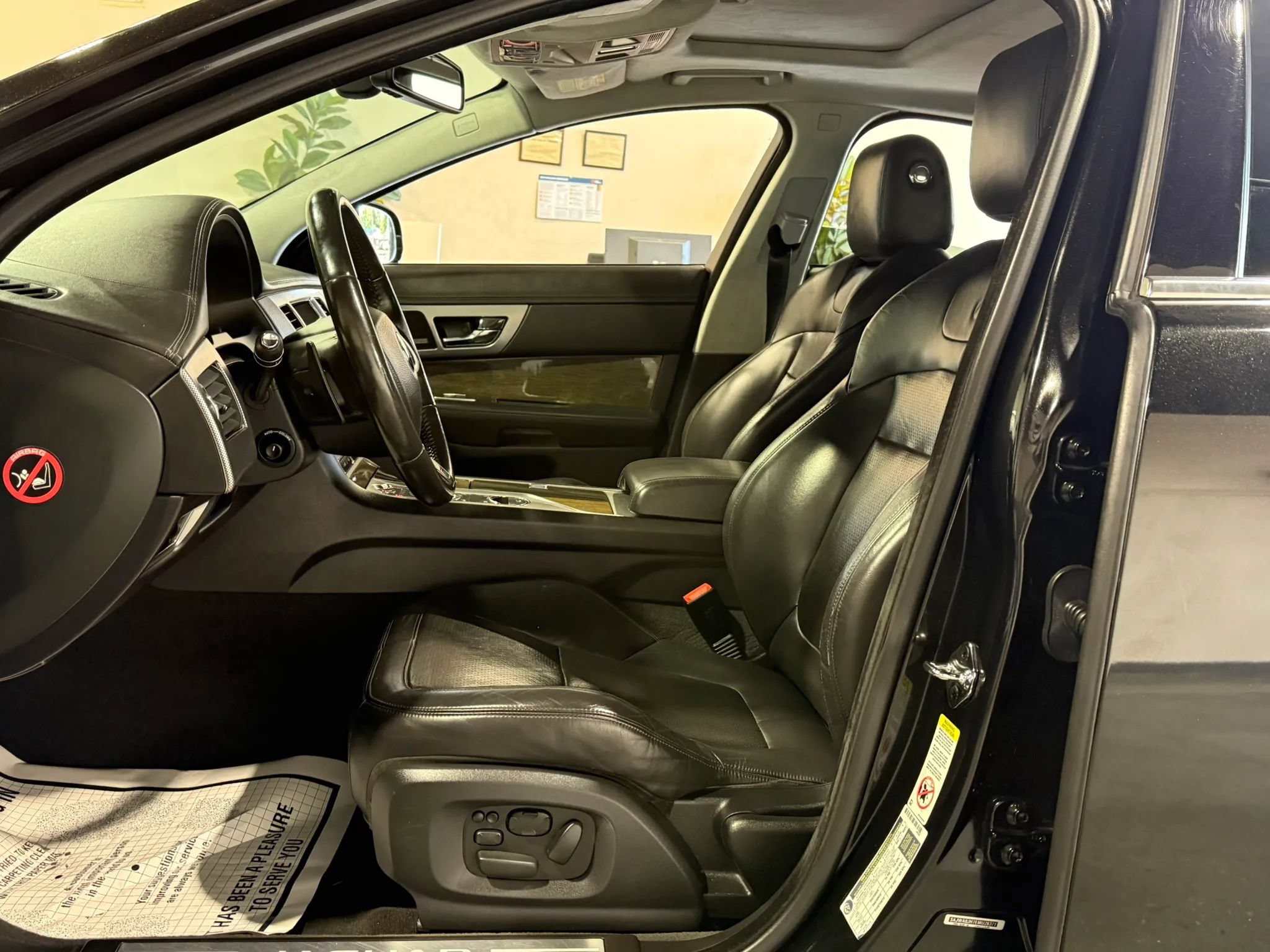 Used 2014 Jaguar XF R RWD image 13