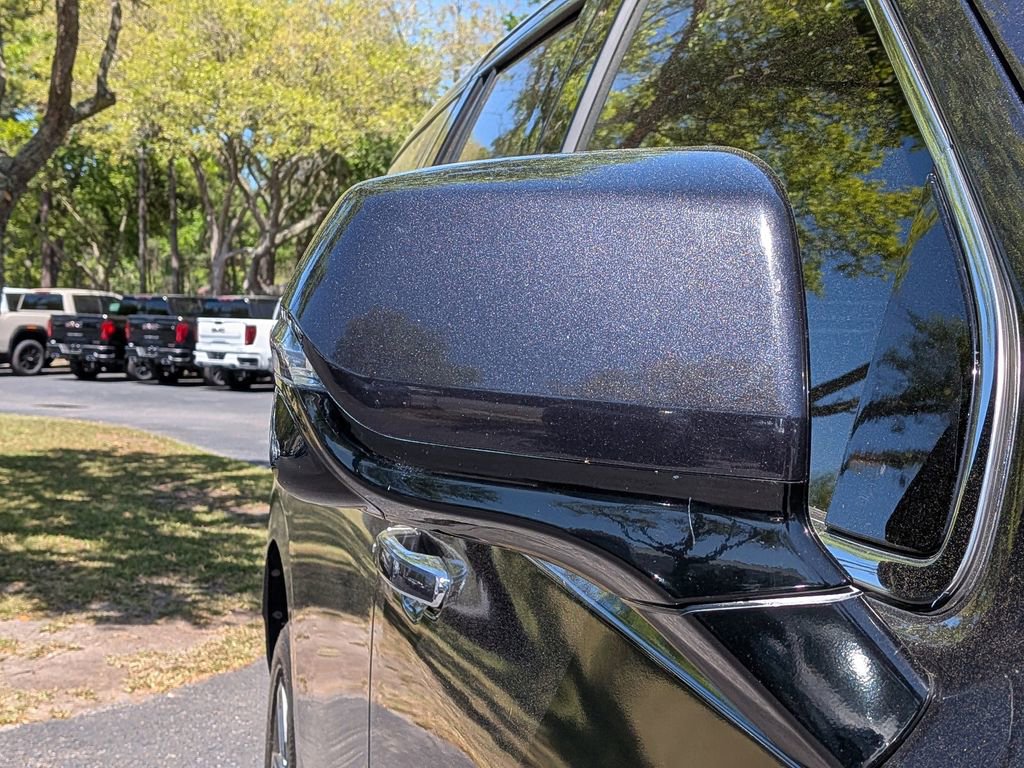 Used 2023 GMC Yukon Denali Ultimate image 13
