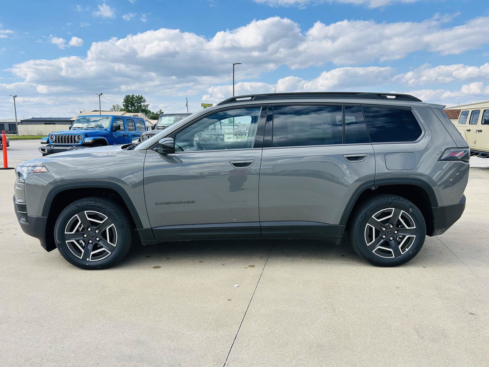 New 2026 Jeep Cherokee Laredo AWD/4WD image 32