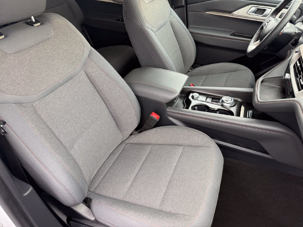 Certified 2025 Ford Explorer Active AWD/4WD image 16