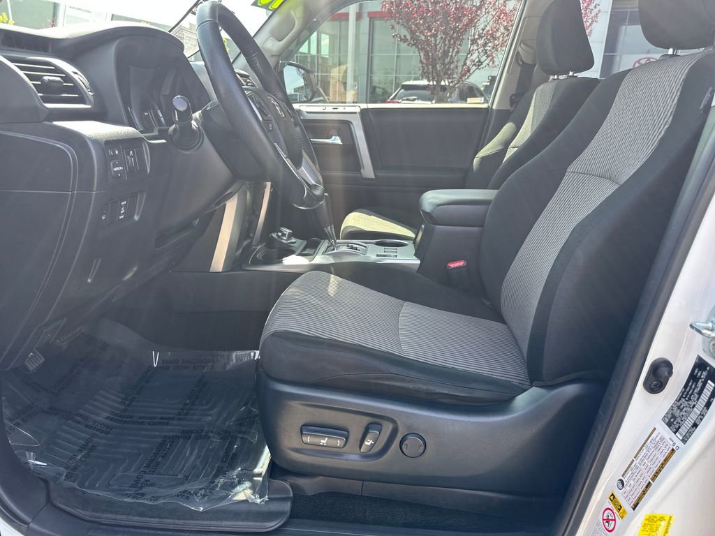 Used 2018 Toyota 4Runner SR5 AWD/4WD image 12