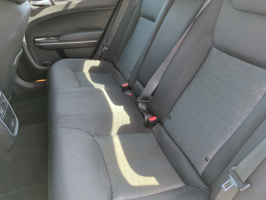 Used 2022 Chrysler 300 Touring image 29