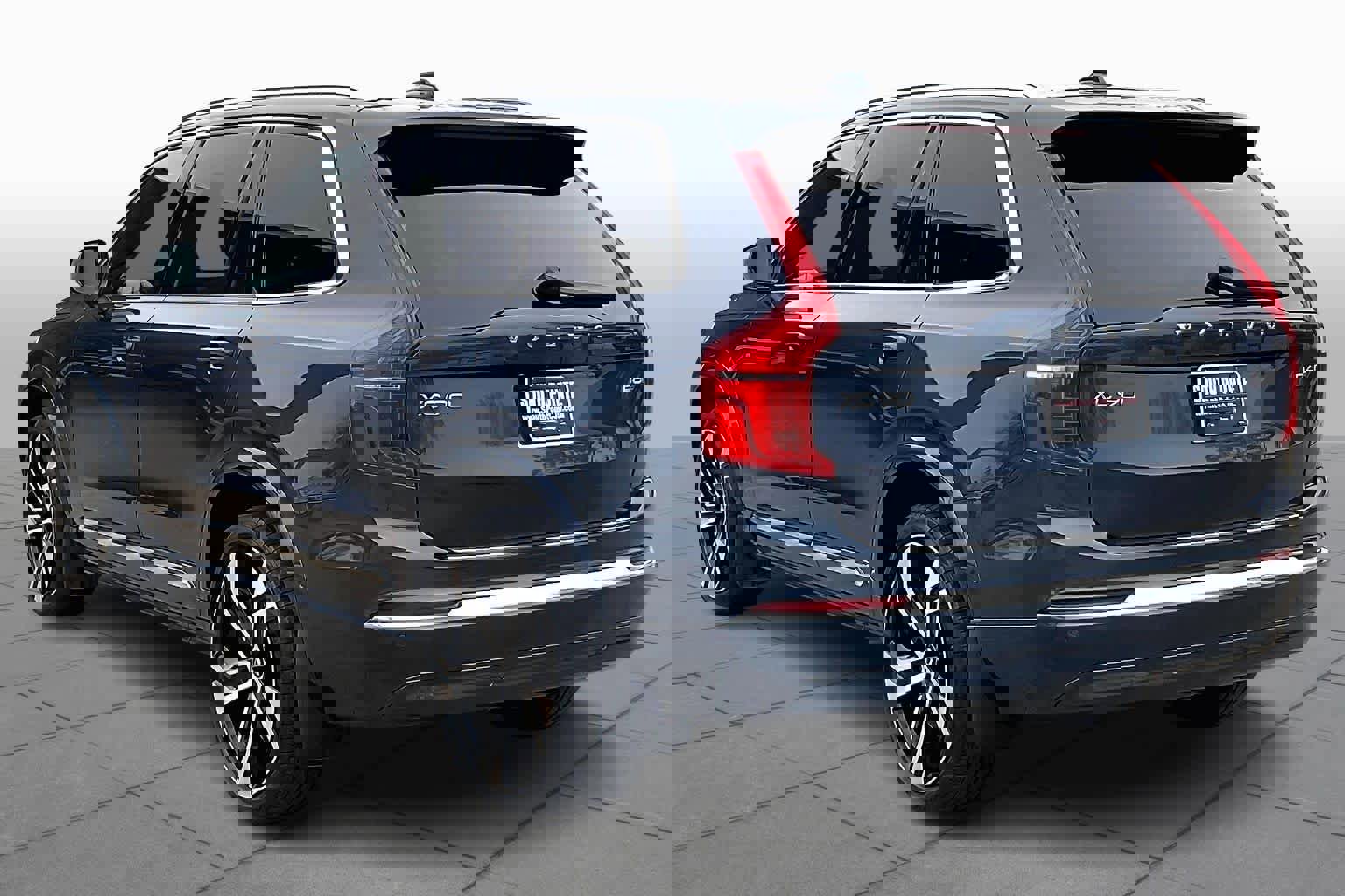 Used 2024 Volvo XC90 B6 Ultimate w/ Lounge Package image 12