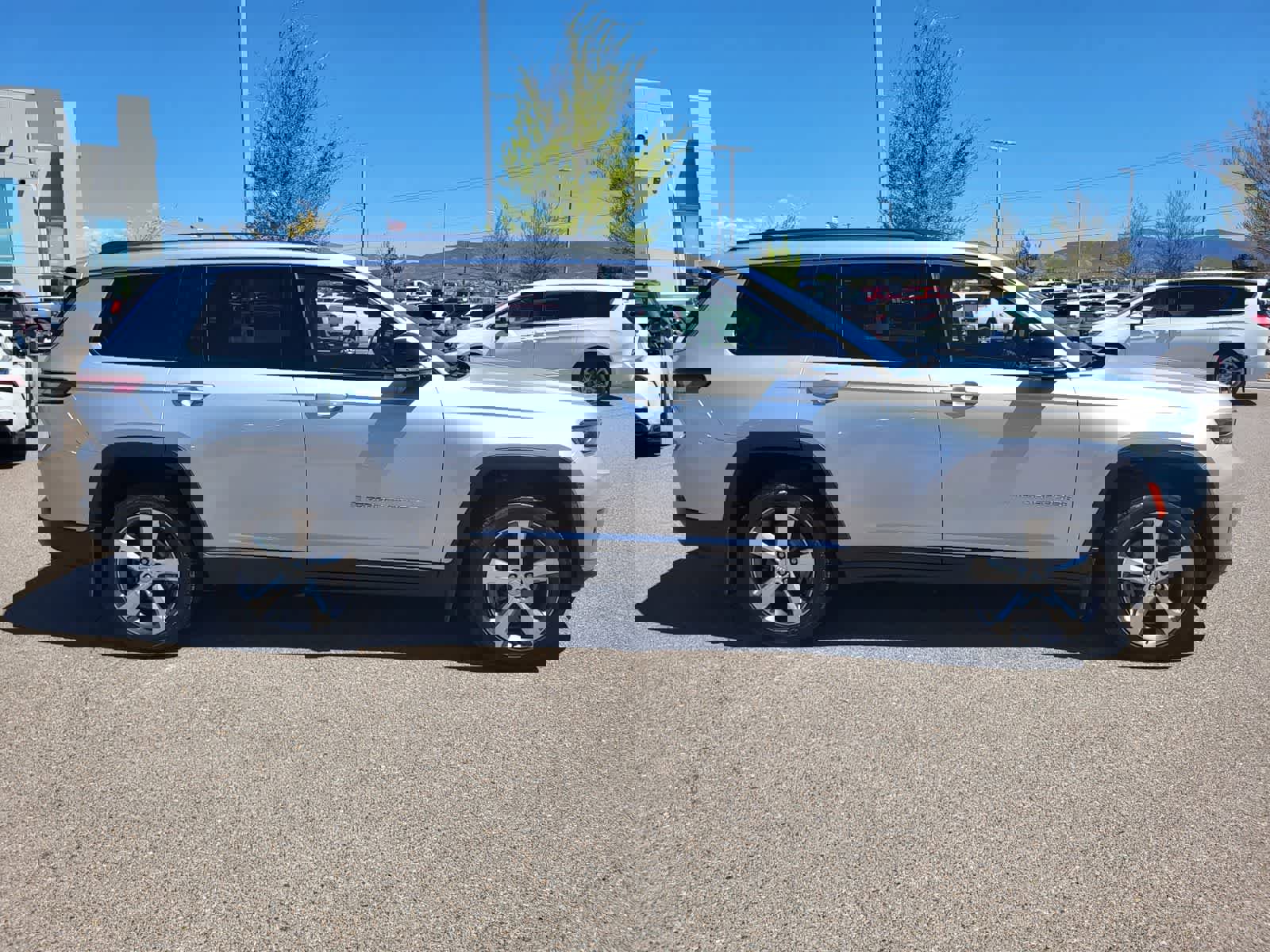 Used 2021 Jeep Grand Cherokee L Limited w/ MOPAR Finishing Package image 4