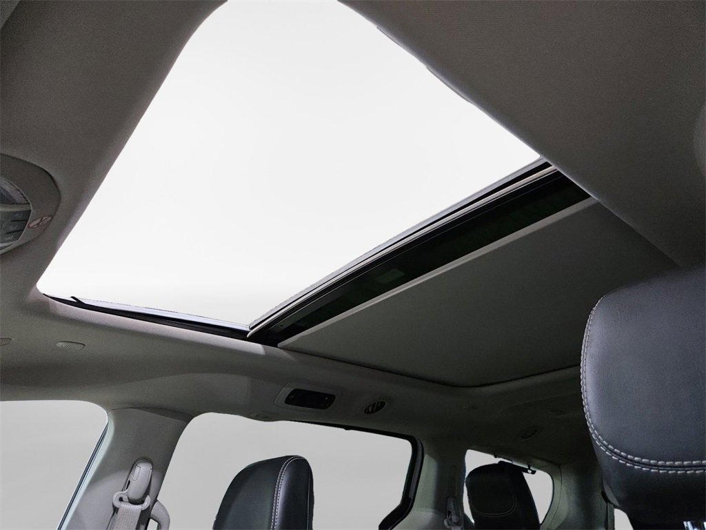 Used 2023 Chrysler Pacifica Limited image 23