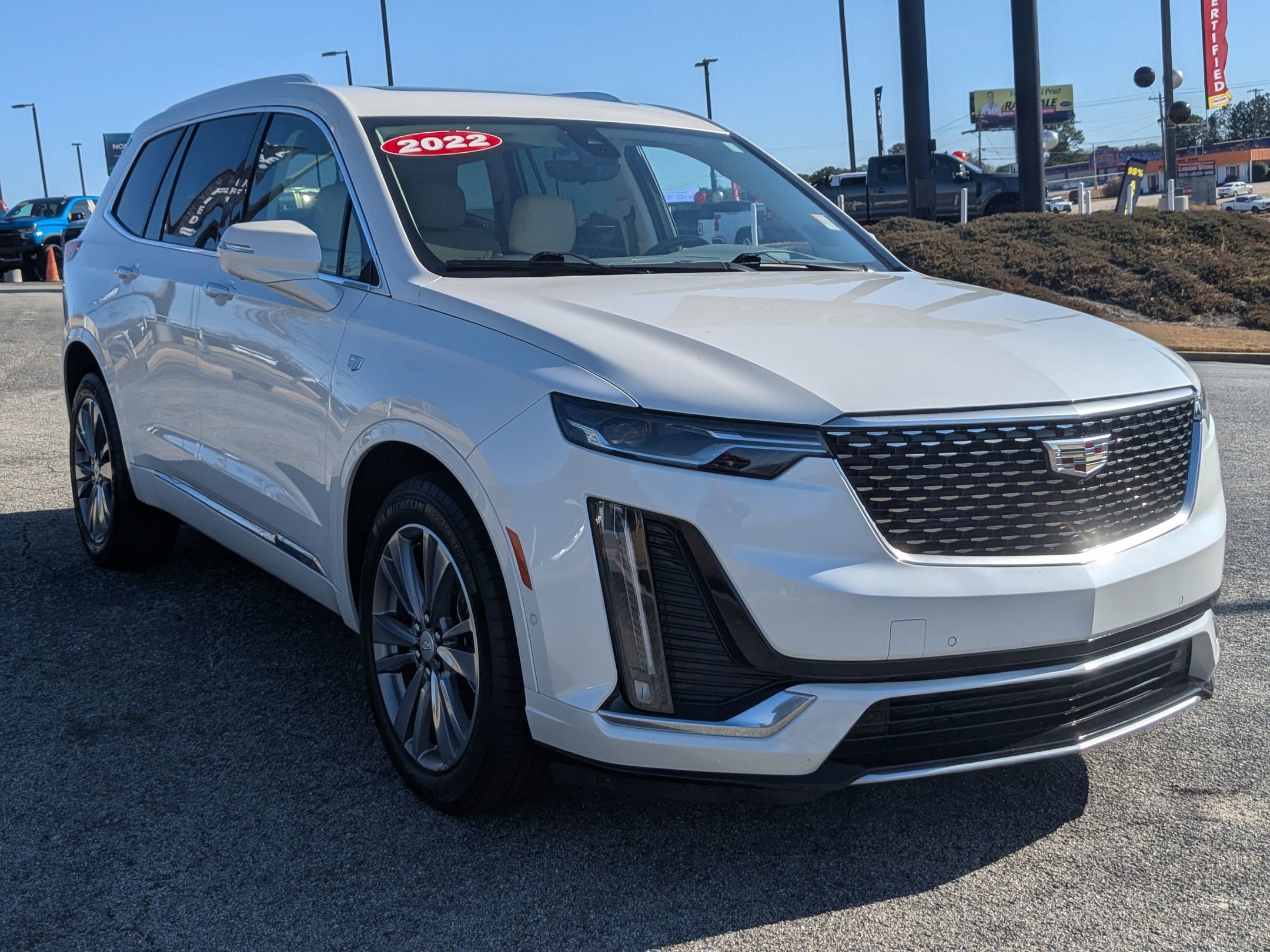 Used 2022 Cadillac XT6 Premium Luxury w/ Technology Package image 3